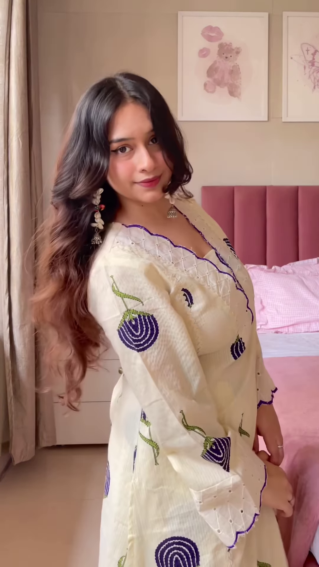 Cream Kurta with Black Embroidered Floral Dupatta – Elegant Ethnic Set for Women - Image 5