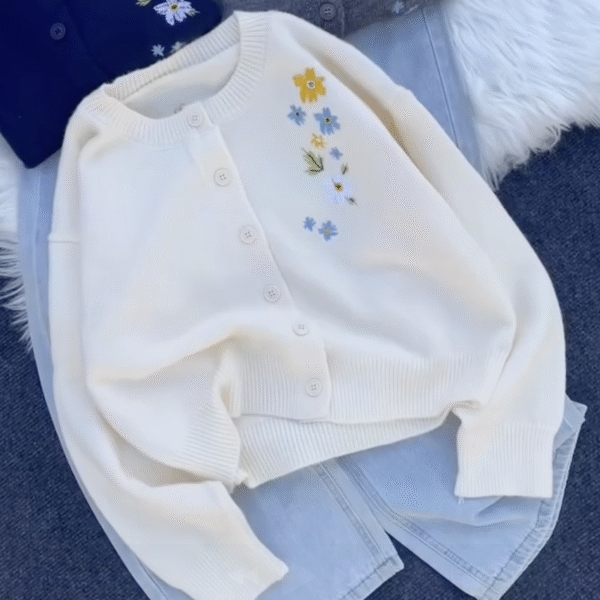 The Hottest French-Style Cropped Cardigan: Effortlessly Chic, Slimming, and Uniquely Yours with Exquisite White Floral Embroidery!