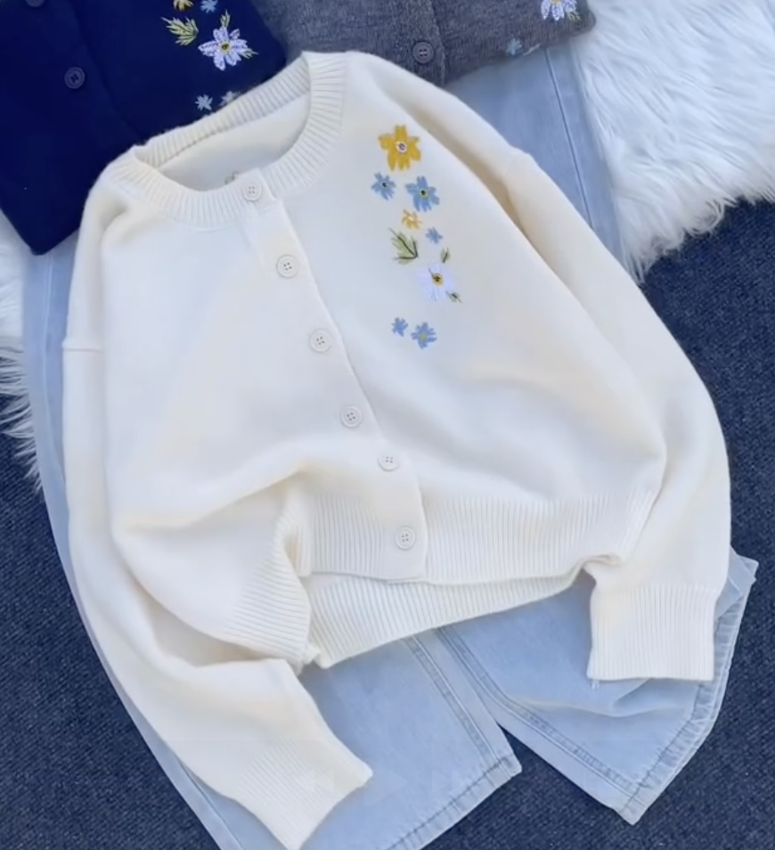 The Hottest French-Style Cropped Cardigan: Effortlessly Chic, Slimming, and Uniquely Yours with Exquisite White Floral Embroidery!