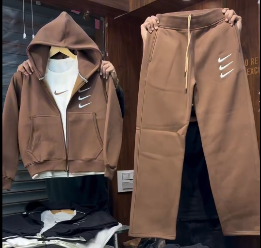 Brown Nike Full-Zip Hoodie & Matching Sweatpants Set – Comfortable Athleisure for Women