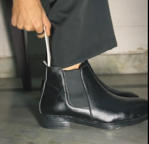 🖤✨ Louis Stitch Jet Black Mid-Top Ankle Slip-On Chelsea Boots – Effortless Style & Comfort ✨🖤