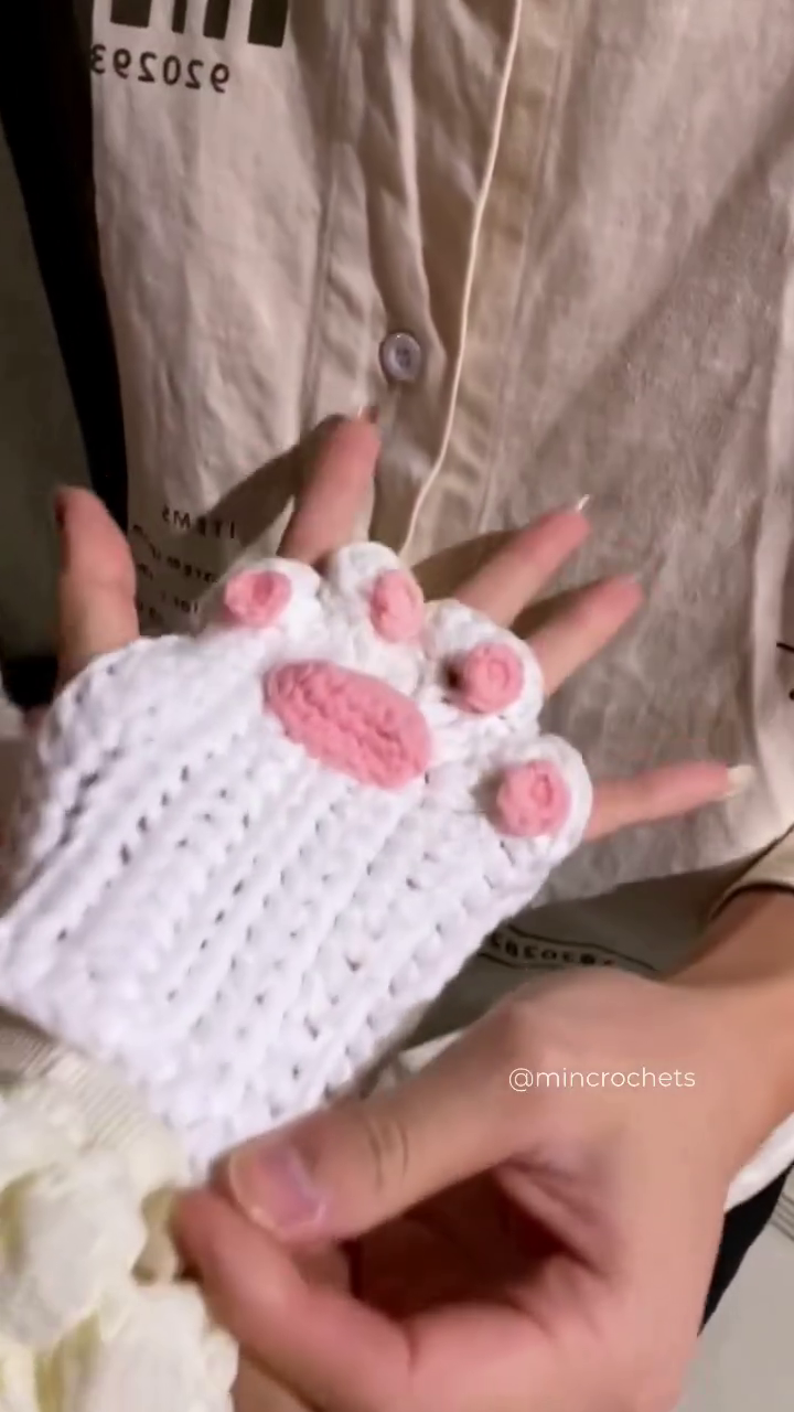 Handmade Crochet Cat Paw Fingerless Gloves – Adorable White with Pink Pads - Image 3