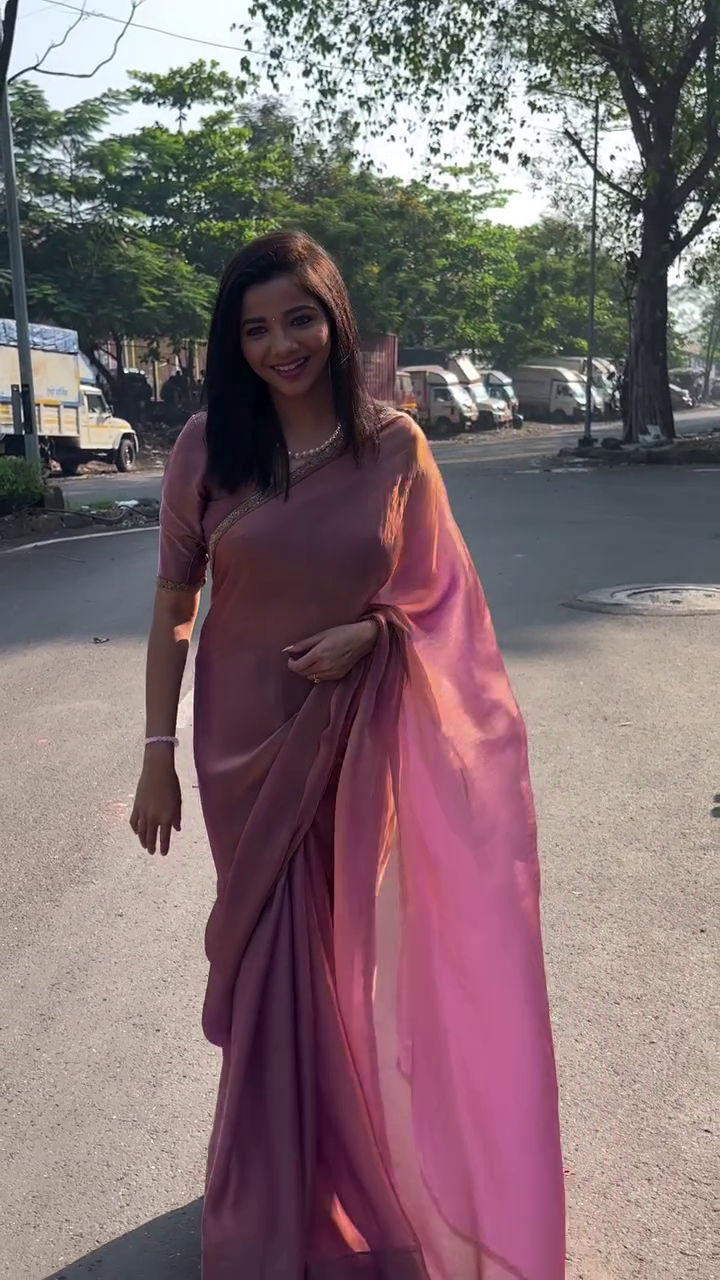 🌸✨ Pink Radiance Saree with Shine: A Celebration of Grace and Glow ✨🌸
