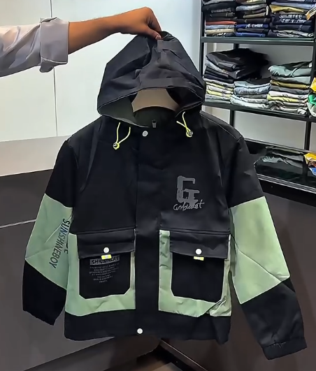 SUNSHINEBOY Men’s Hooded Windbreaker Jacket – Casual Streetwear with a Bold ‘G’ Statement