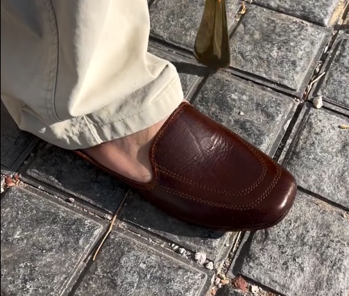 Brown Leather Men’s Juttis (Mojaris / Jalsas) – Timeless Handcrafted Indian Footwear 👞✨ - Image 3