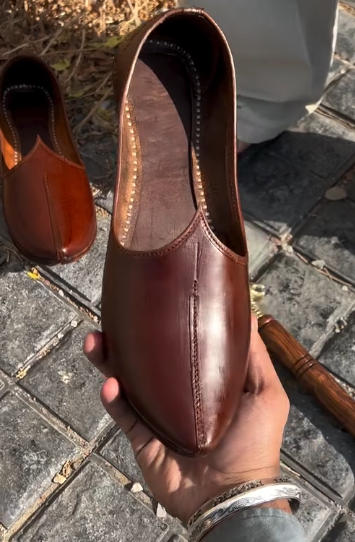 Brown Leather Men’s Juttis (Mojaris / Jalsas) – Timeless Handcrafted Indian Footwear 👞✨ - Image 2