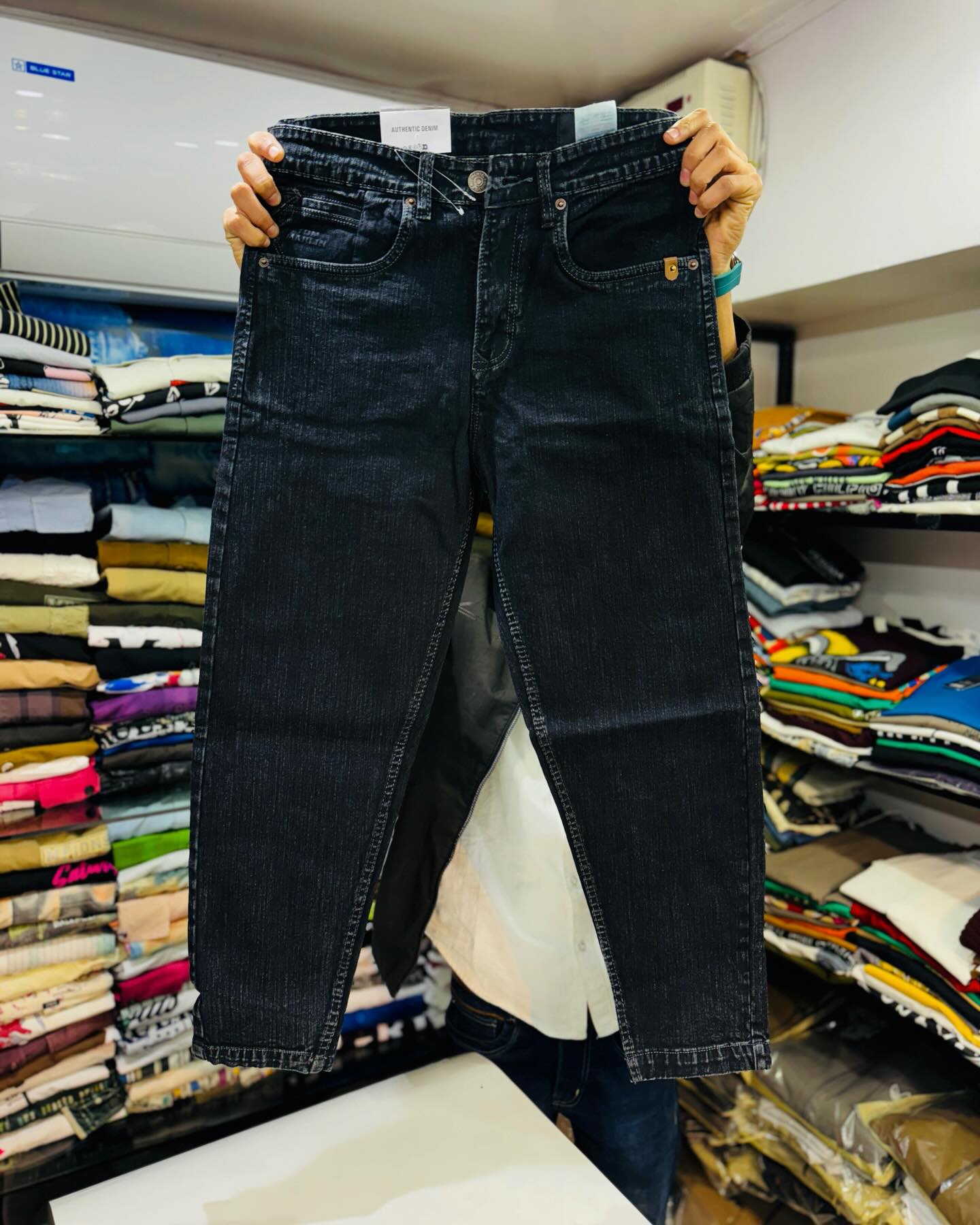 👖 Effortless Style Meets Ultimate Comfort – Blue Mom-Fit Jeans You’ll Love! - Image 3