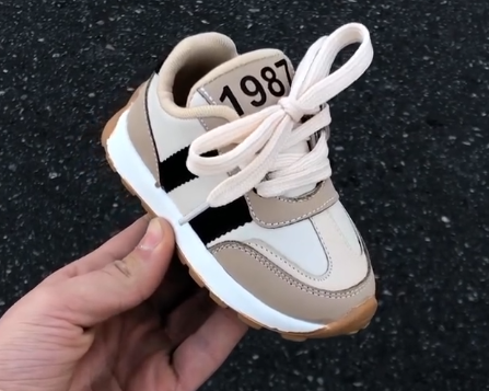 Kids’ Sneakers with “1987” Heel Detail – Trendy Comfort for Everyday Play 👟✨