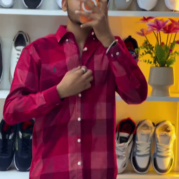 🟦🟥 Classic Comfort Meets Everyday Style – Checked Shirt with Patch Pocket