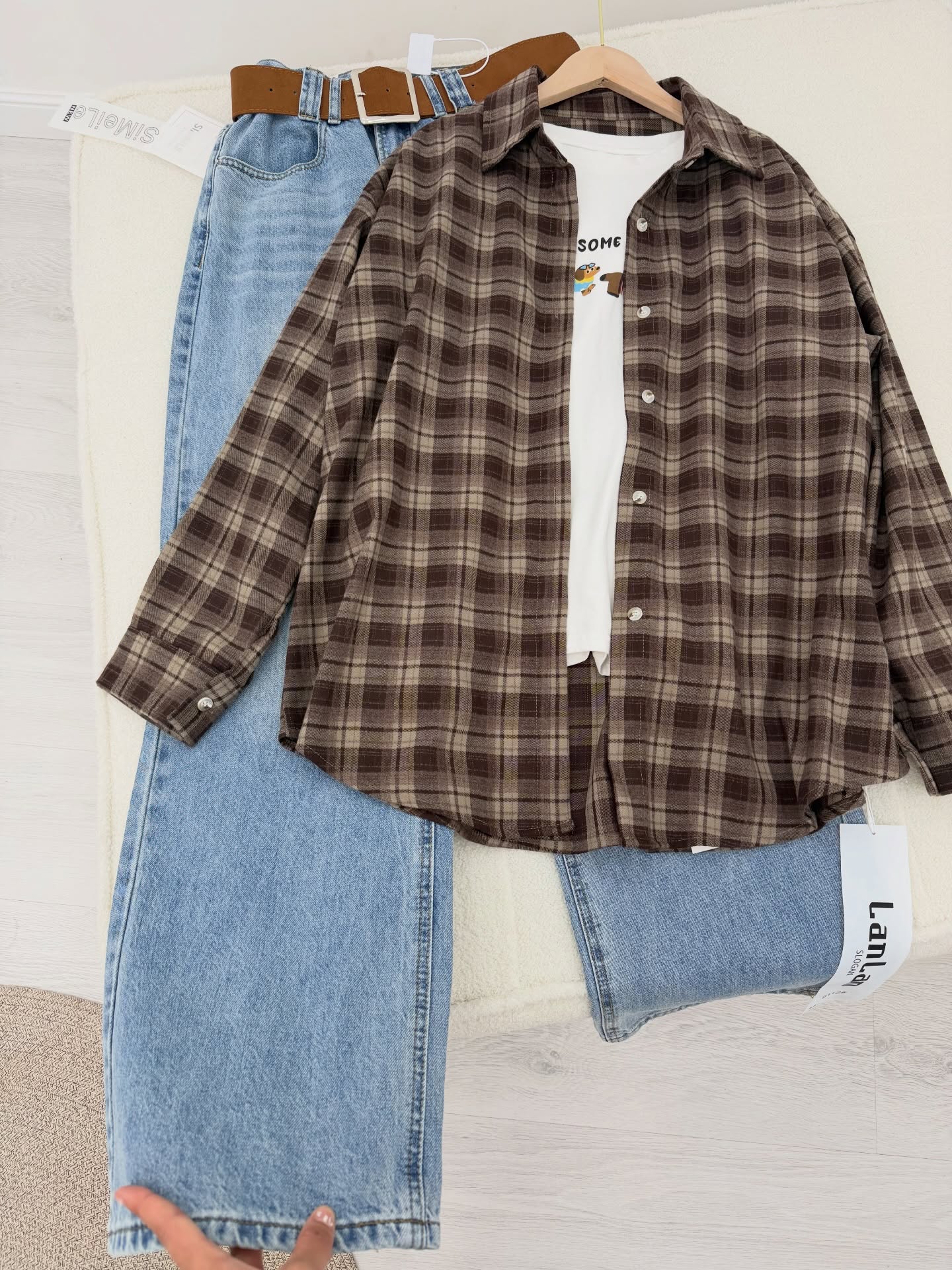 βCozy Meets Chic: Brown Plaid Flannel Shirt Jacket with Wide-Leg Jeans ππβ