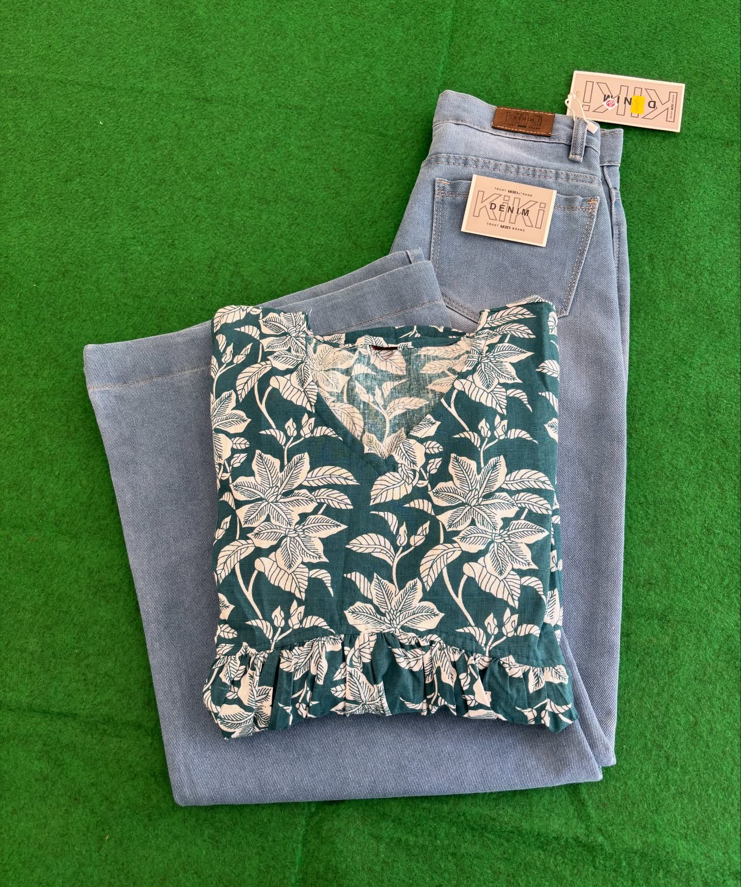 ๐ธ Effortless Chic: Womenโs Floral Printed Top with Wide-Leg Light-Wash Denim Jeans ๐ - Image 4