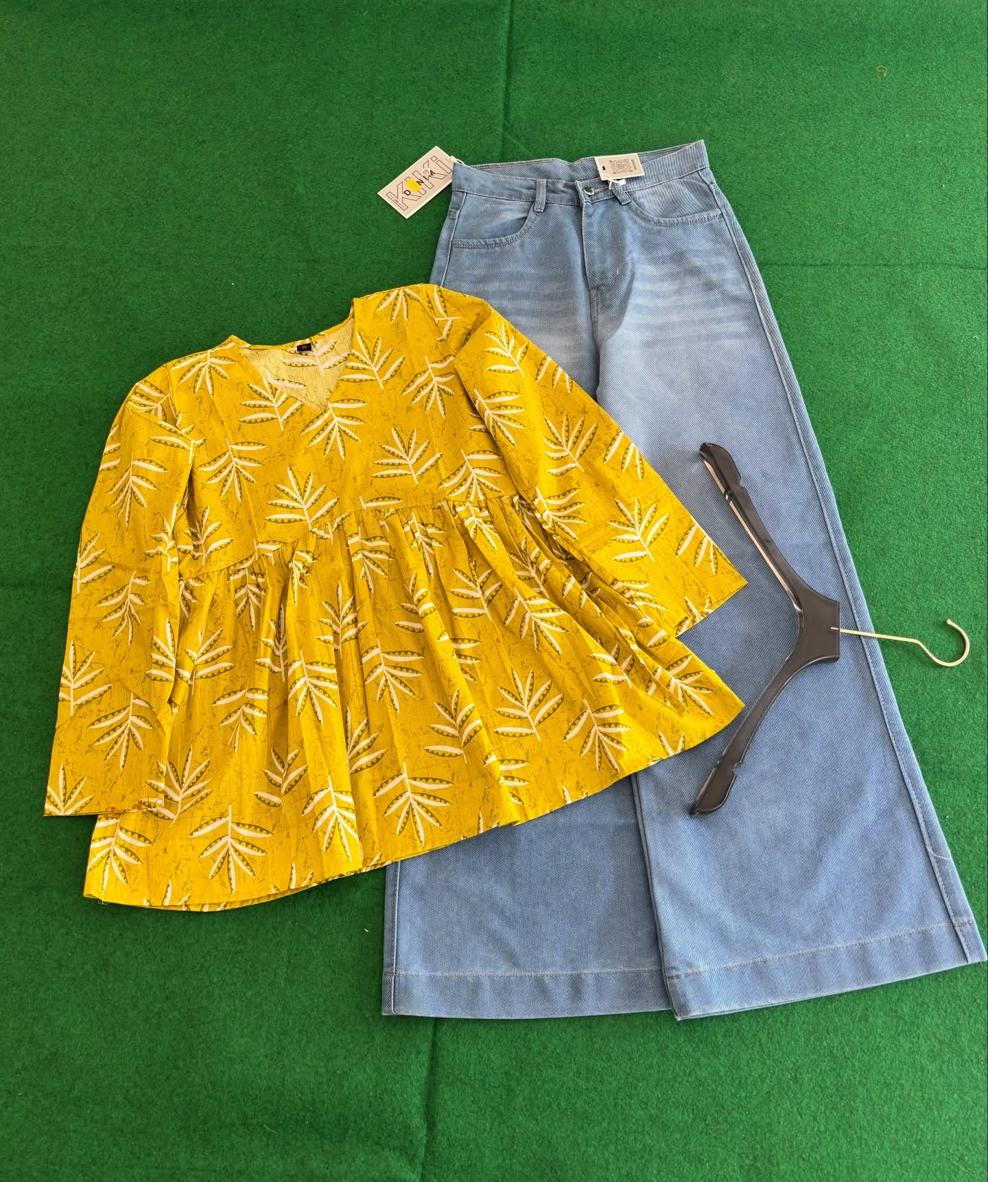 ๐ธ Effortless Chic: Womenโs Floral Printed Top with Wide-Leg Light-Wash Denim Jeans ๐ - Image 11