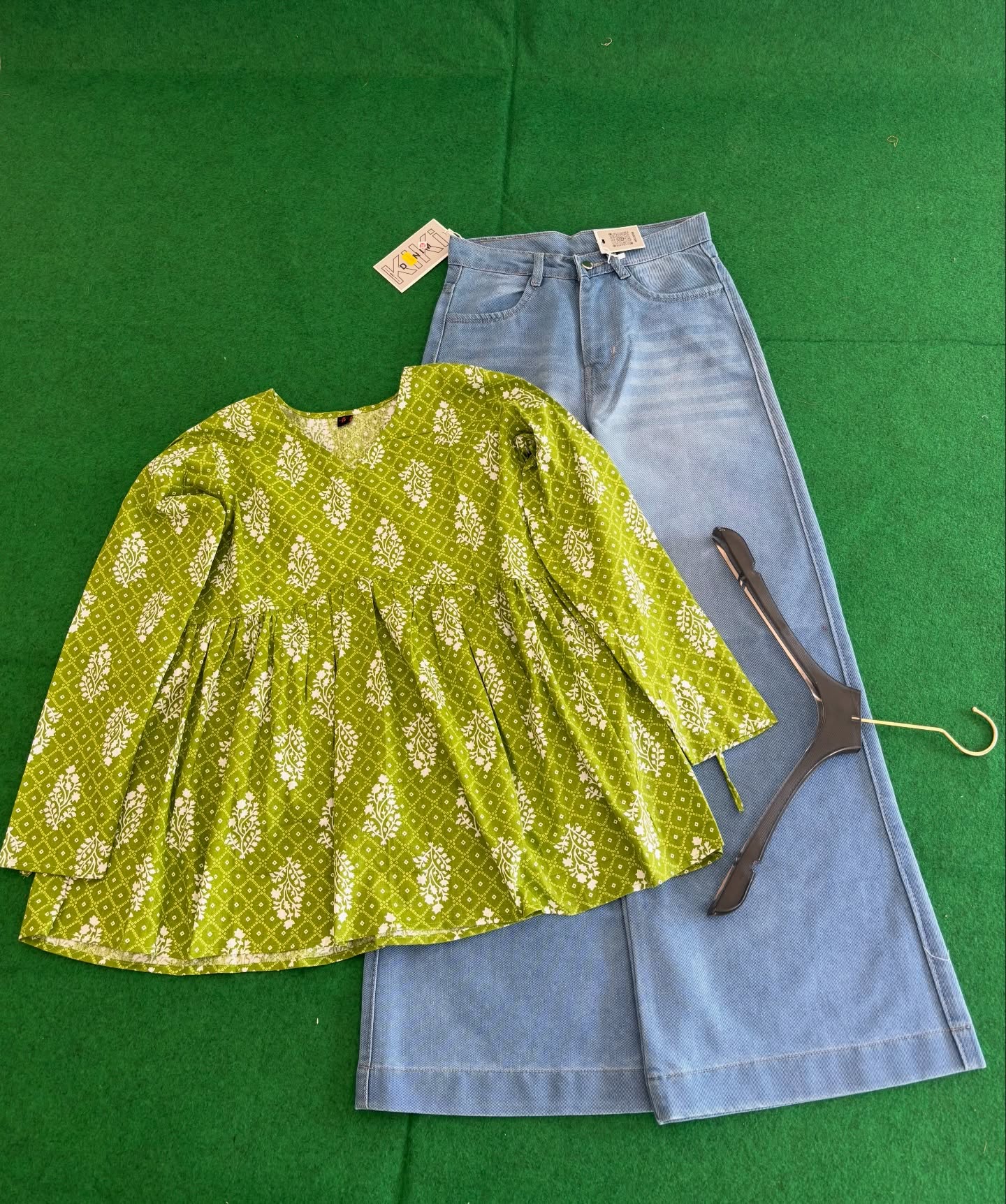 ๐ธ Effortless Chic: Womenโs Floral Printed Top with Wide-Leg Light-Wash Denim Jeans ๐ - Image 10