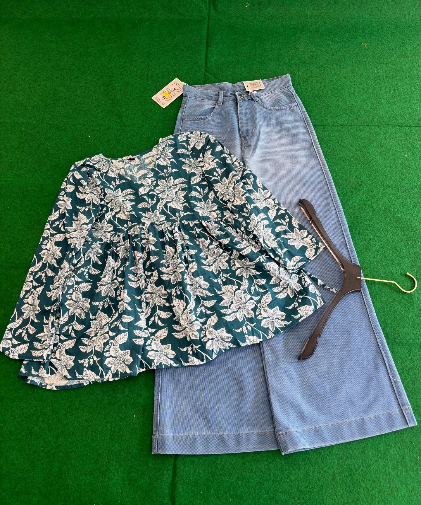 ๐ธ Effortless Chic: Womenโs Floral Printed Top with Wide-Leg Light-Wash Denim Jeans ๐ - Image 9