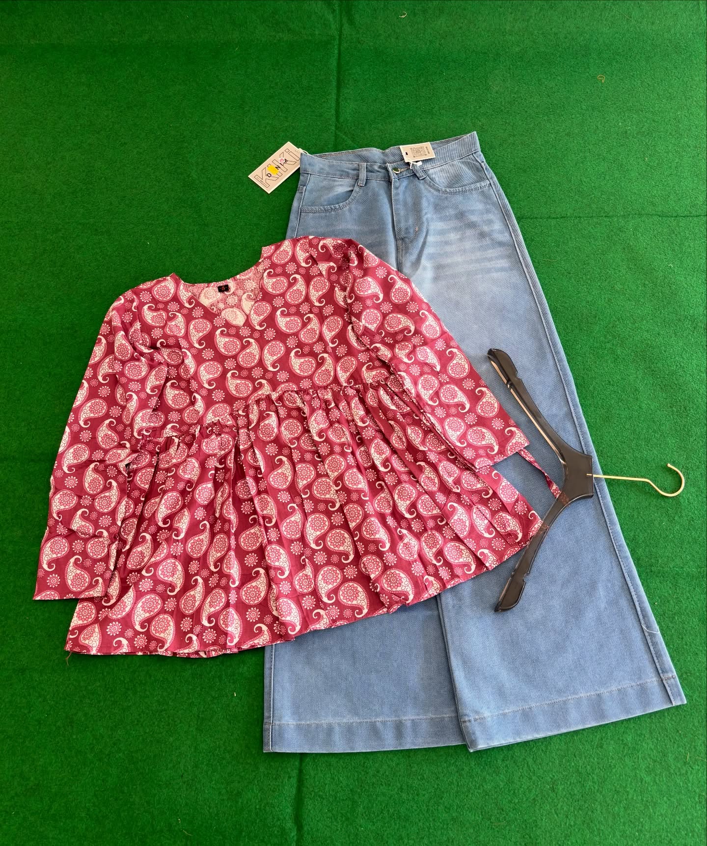 ๐ธ Effortless Chic: Womenโs Floral Printed Top with Wide-Leg Light-Wash Denim Jeans ๐