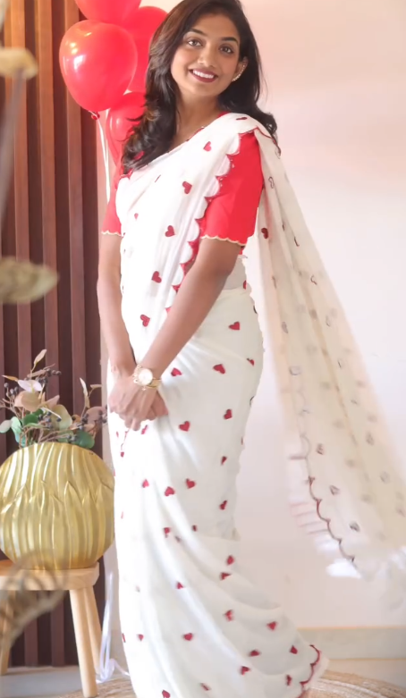 π€β€οΈ Heart Embroidery Scalloped Mul Cotton Saree β Cream with Maroon Elegance β€οΈπ€ - Image 3