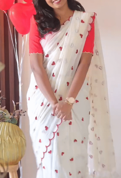 🤍❤️ Heart Embroidery Scalloped Mul Cotton Saree – Cream with Maroon Elegance ❤️🤍