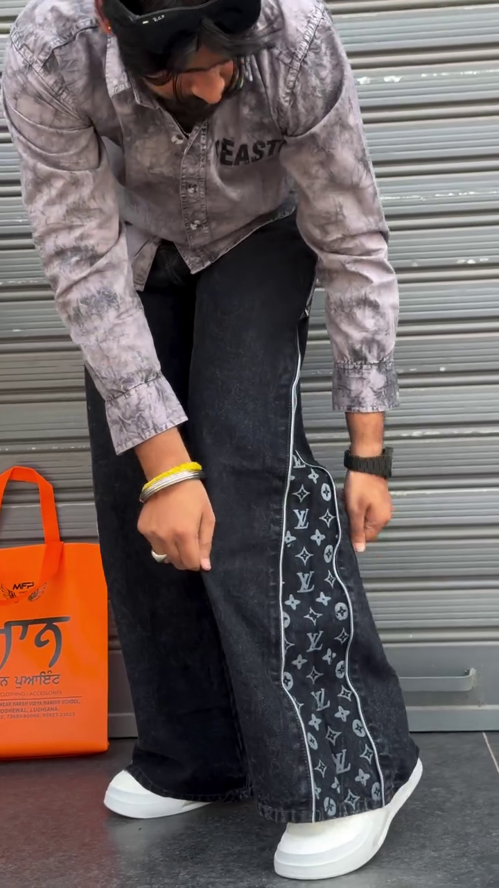 π€ Trendy Black Denim Baggy Jeans with White Side-Seam Embellishments β Street Style Meets Edge β¨π - Image 3