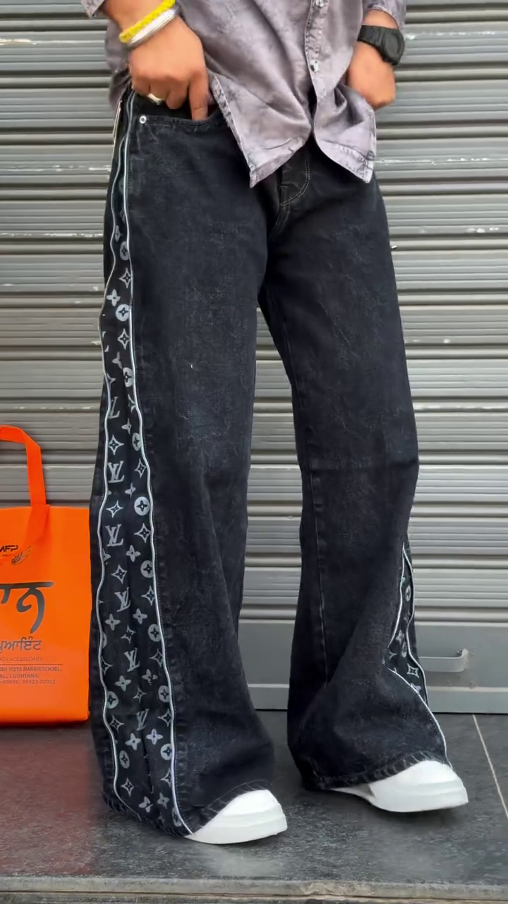 π€ Trendy Black Denim Baggy Jeans with White Side-Seam Embellishments β Street Style Meets Edge β¨π