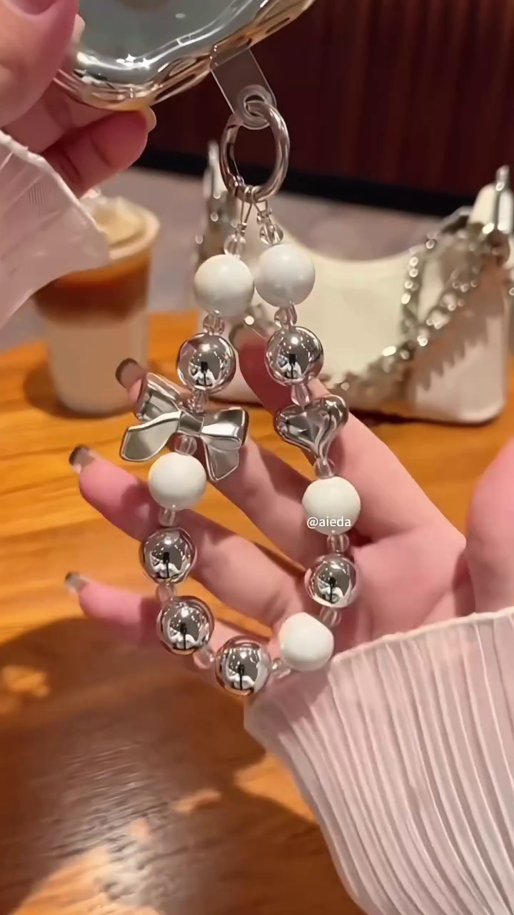 ✨ Silver Electroplated Phone Case with 3D Cat/Bunny Mirror Bracket & Wrist Strap ✨ - Image 4