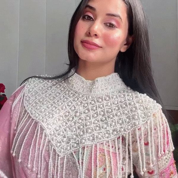 🤍 Cape Ivory Designer Ladies Poncho – Effortless Elegance & Cozy Charm ✨