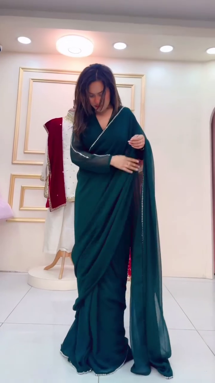 π Silk Saree with Diamond Cutwork Border β Timeless Elegance & Luxurious Charm β¨