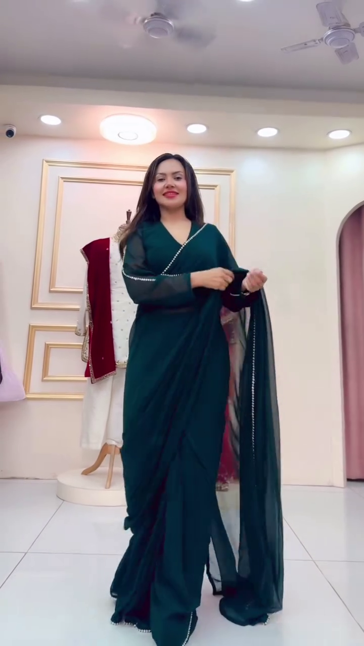 π Silk Saree with Diamond Cutwork Border β Timeless Elegance & Luxurious Charm β¨ - Image 2