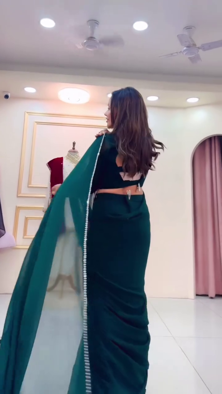 π Silk Saree with Diamond Cutwork Border β Timeless Elegance & Luxurious Charm β¨ - Image 3