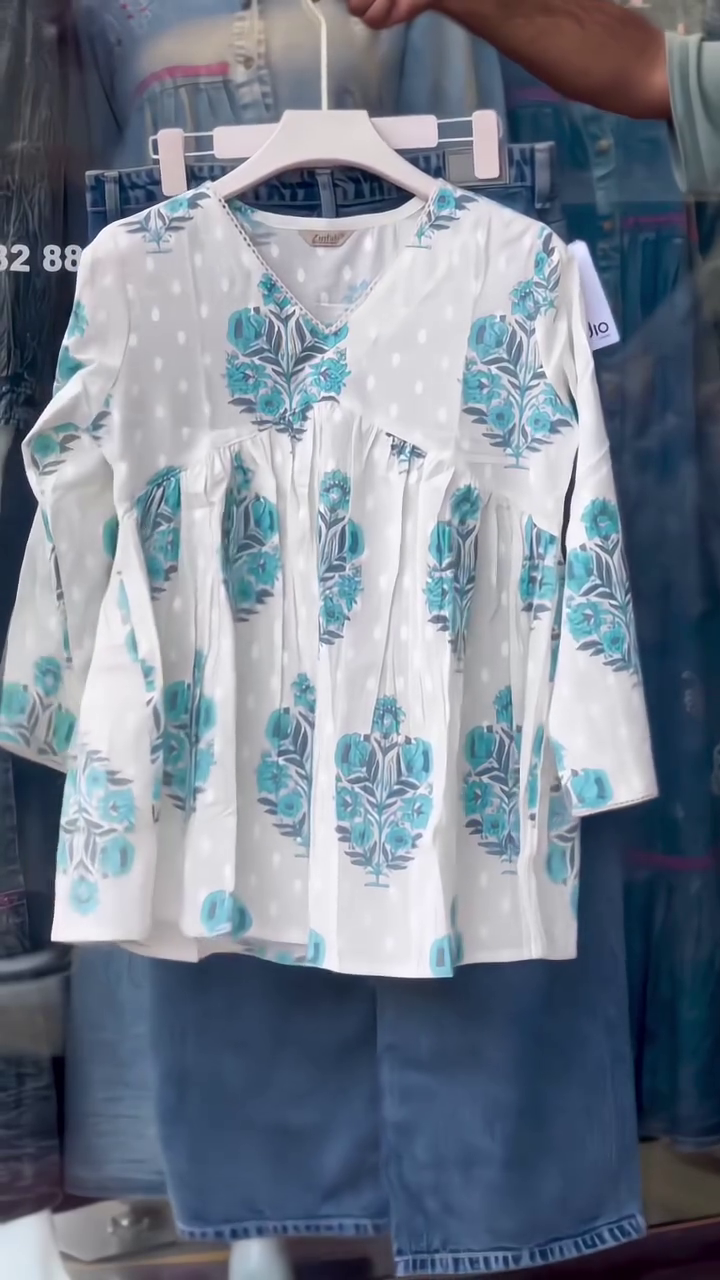 πΈ Effortless Elegance: Floral-Printed White Kurta/Tunic Top for Casual & Chic Looks ππ - Image 2