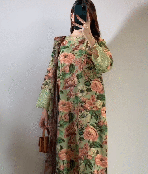 Elegant Green Floral Kurta Set with Lace-Detail Sleeves & Matching Dupatta – A Perfect Blend of Grace and Comfort