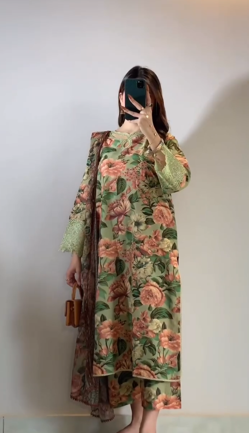 Elegant Green Floral Kurta Set with Lace-Detail Sleeves & Matching Dupatta – A Perfect Blend of Grace and Comfort