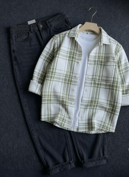 🖤 Effortless Style: Checkered Shirt with Charcoal-Gray Denim Combo 🖤