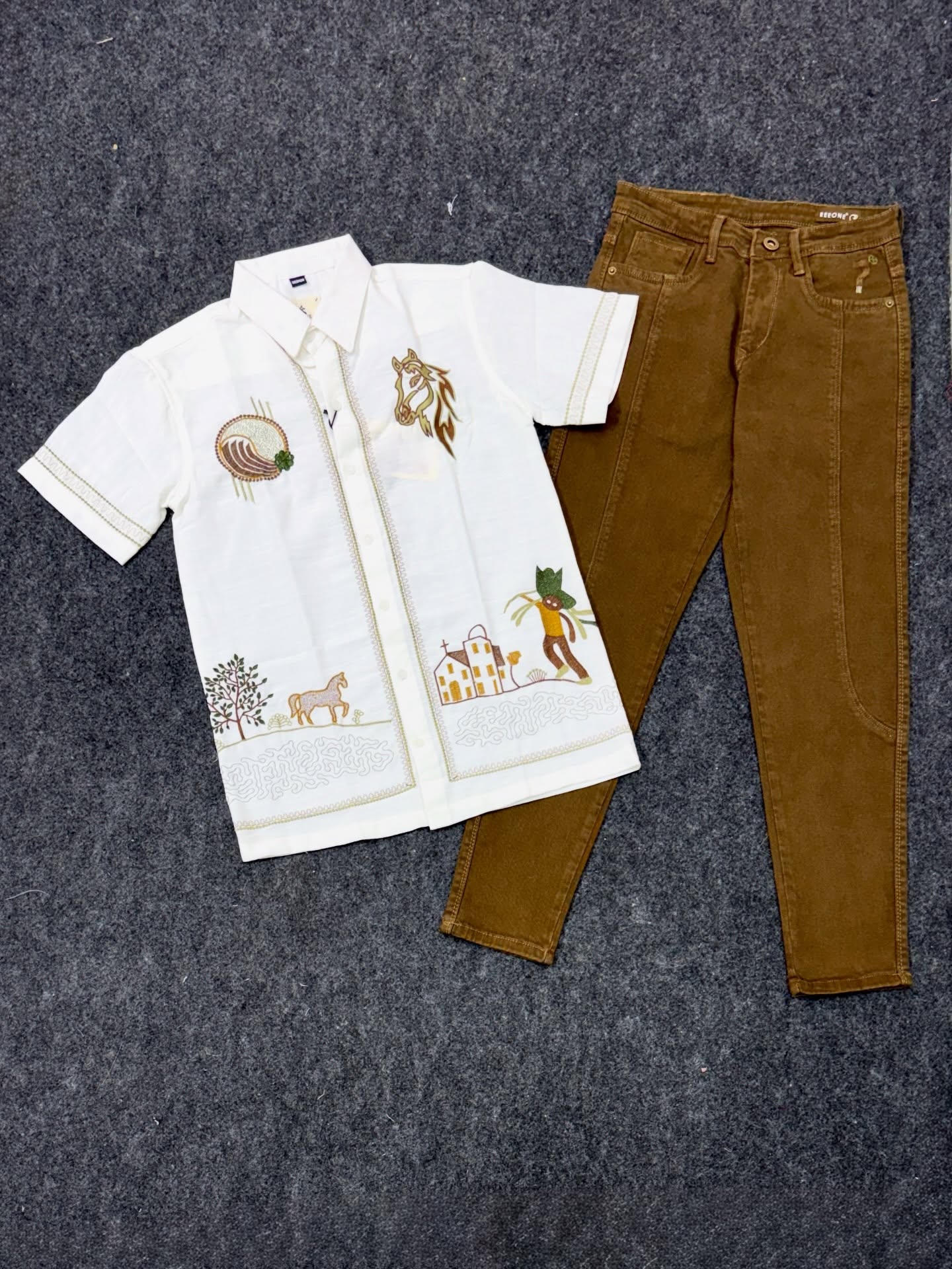 ✨ Effortless Style: Embroidered Short-Sleeve Shirt with Brown Jeans Combo ✨