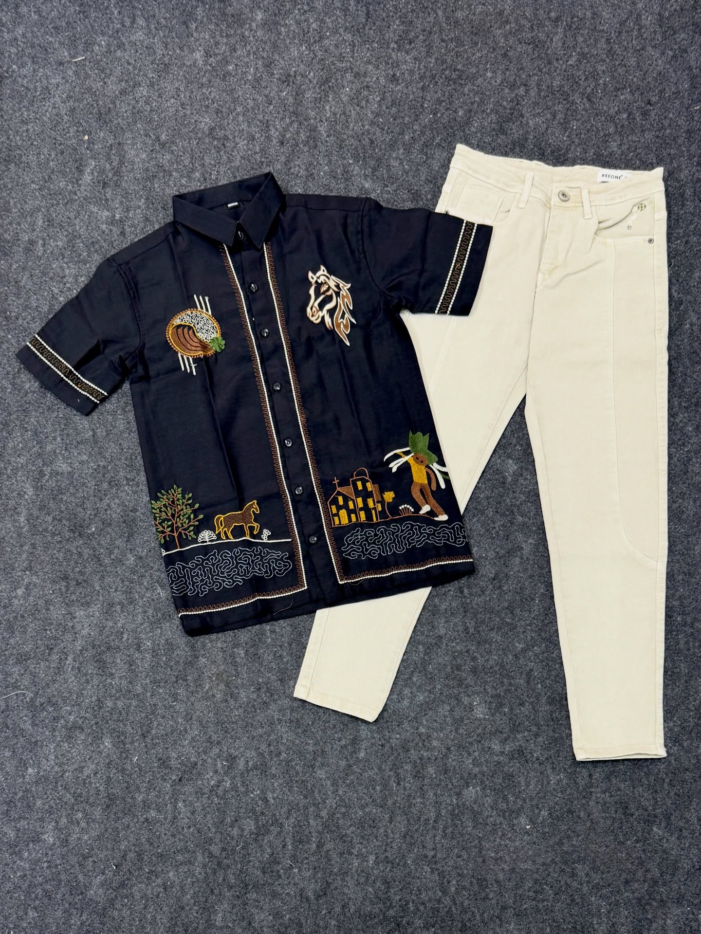 ✨ Effortless Style: Embroidered Short-Sleeve Shirt with Brown Jeans Combo ✨ - Image 2