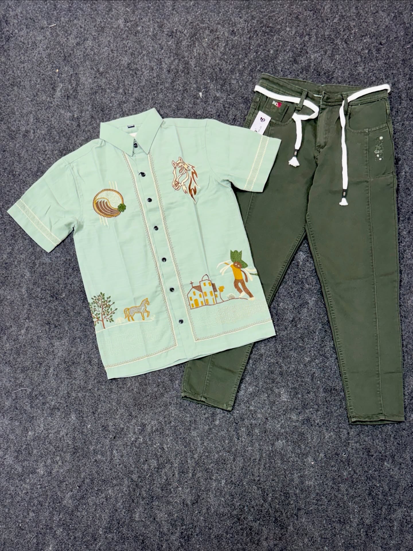 ✨ Effortless Style: Embroidered Short-Sleeve Shirt with Brown Jeans Combo ✨ - Image 5