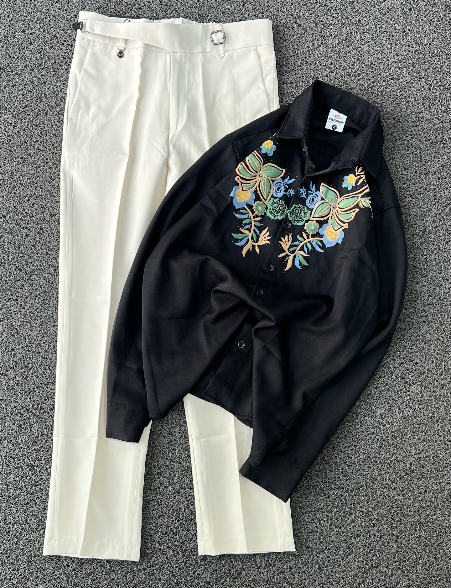 πΏ Elegant & Fresh: White Embroidered Cotton Shirt with Dark Green Trousers π€ - Image 2
