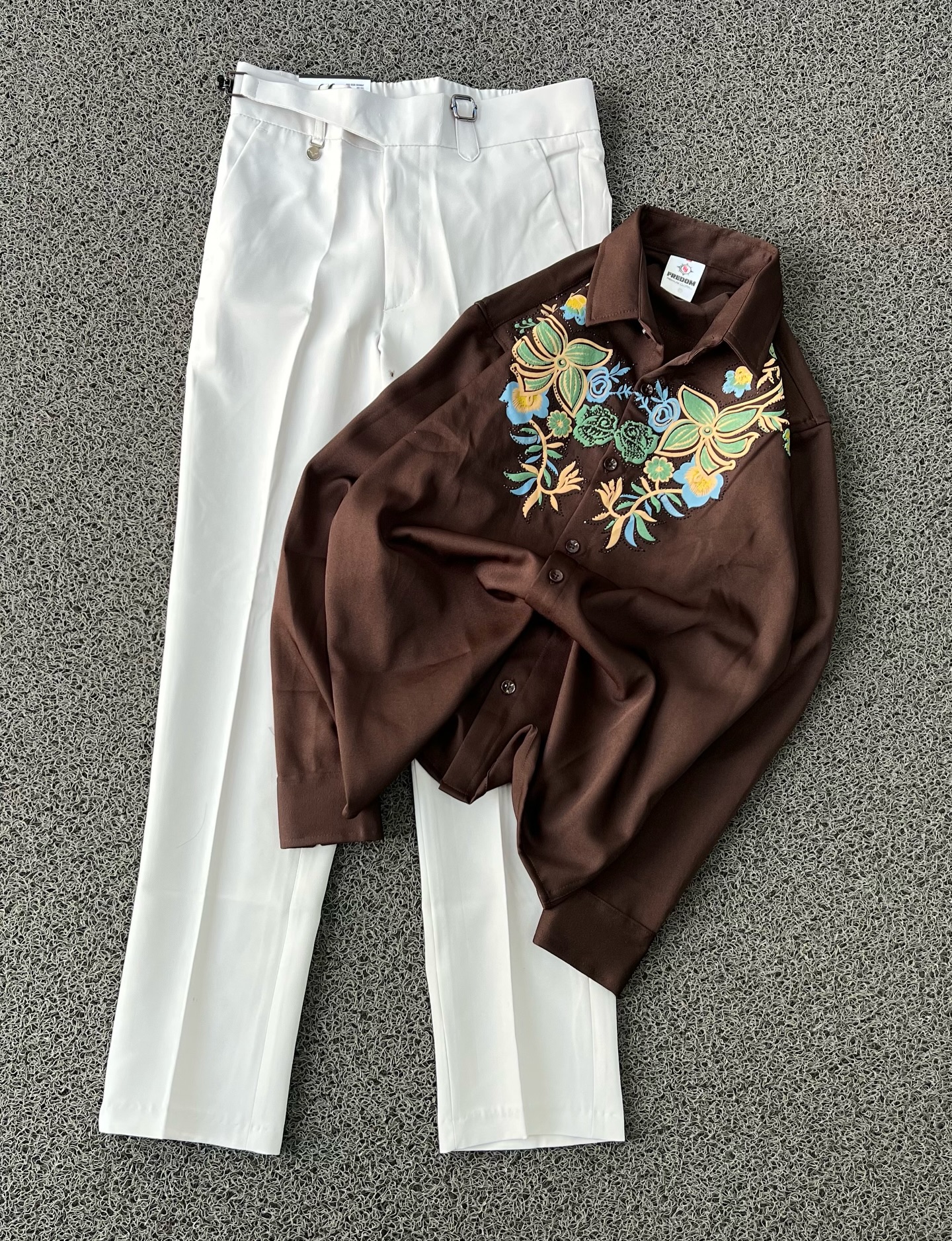 πΏ Elegant & Fresh: White Embroidered Cotton Shirt with Dark Green Trousers π€ - Image 4
