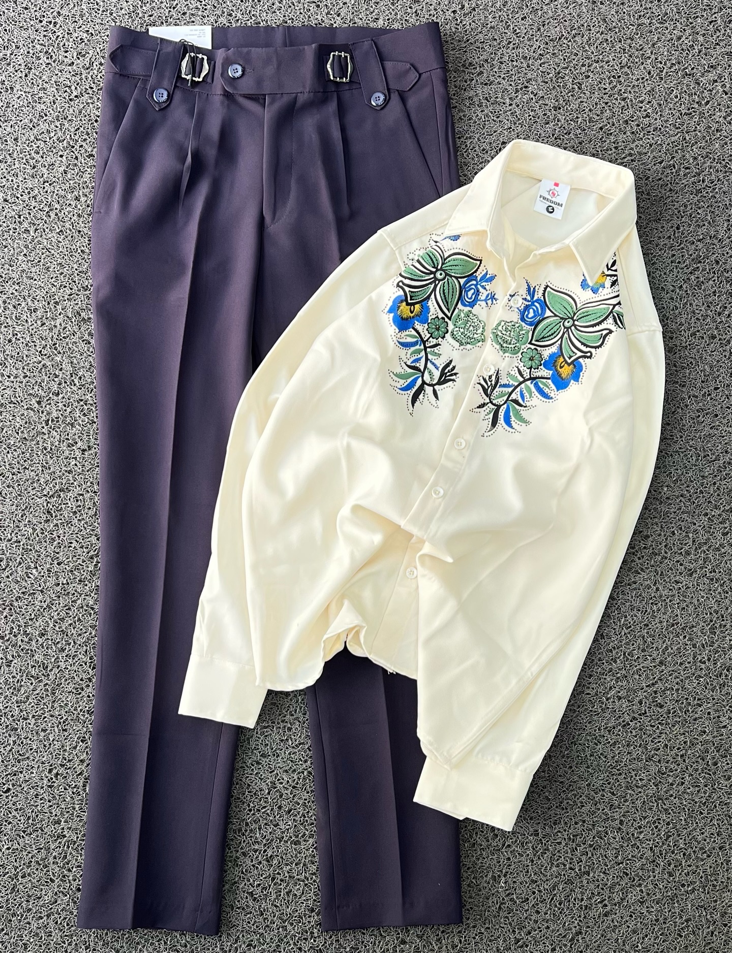 πΏ Elegant & Fresh: White Embroidered Cotton Shirt with Dark Green Trousers π€ - Image 3