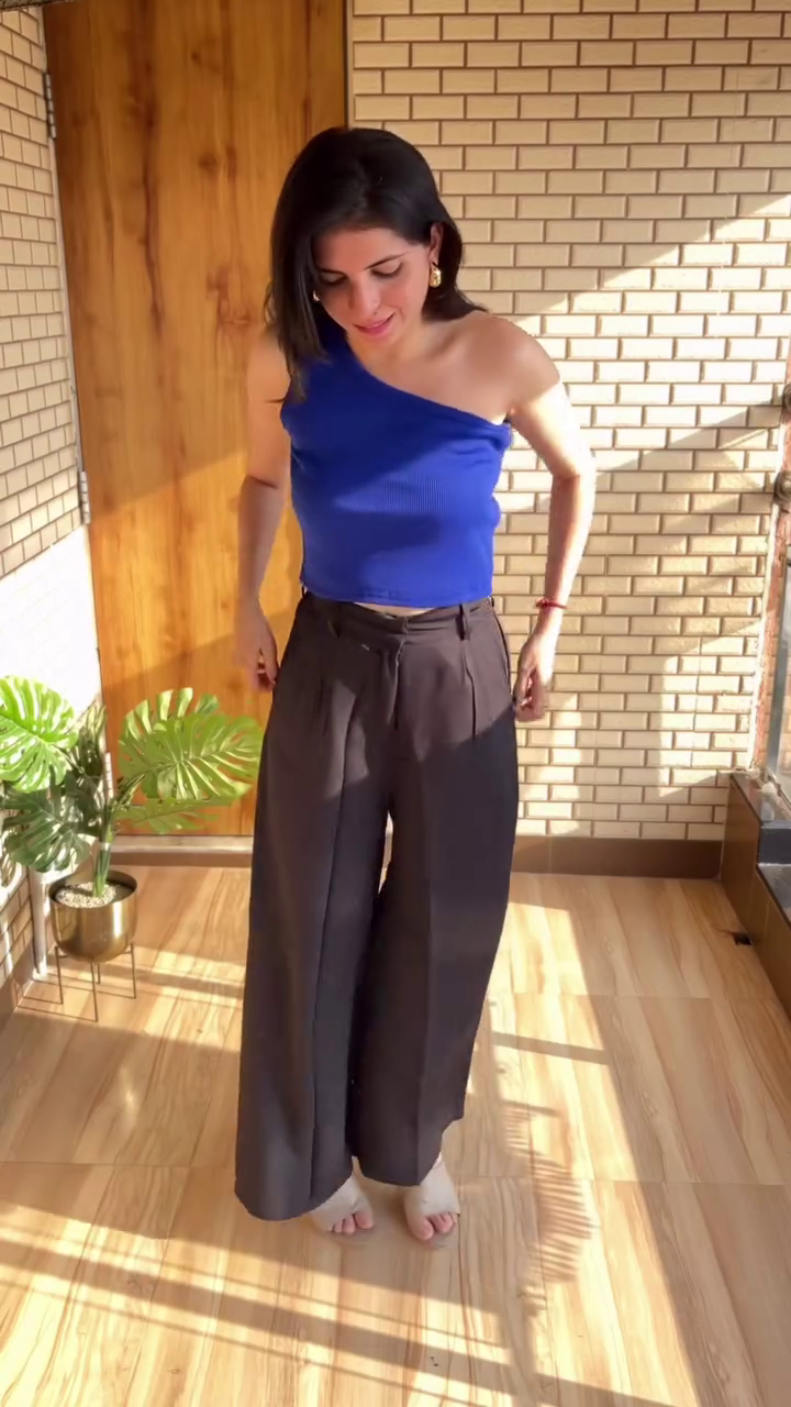 Women’s Relaxed Straight Fit Pleated High-Rise Korean Trousers – Chic, Comfortable & Effortlessly Stylish - Image 2