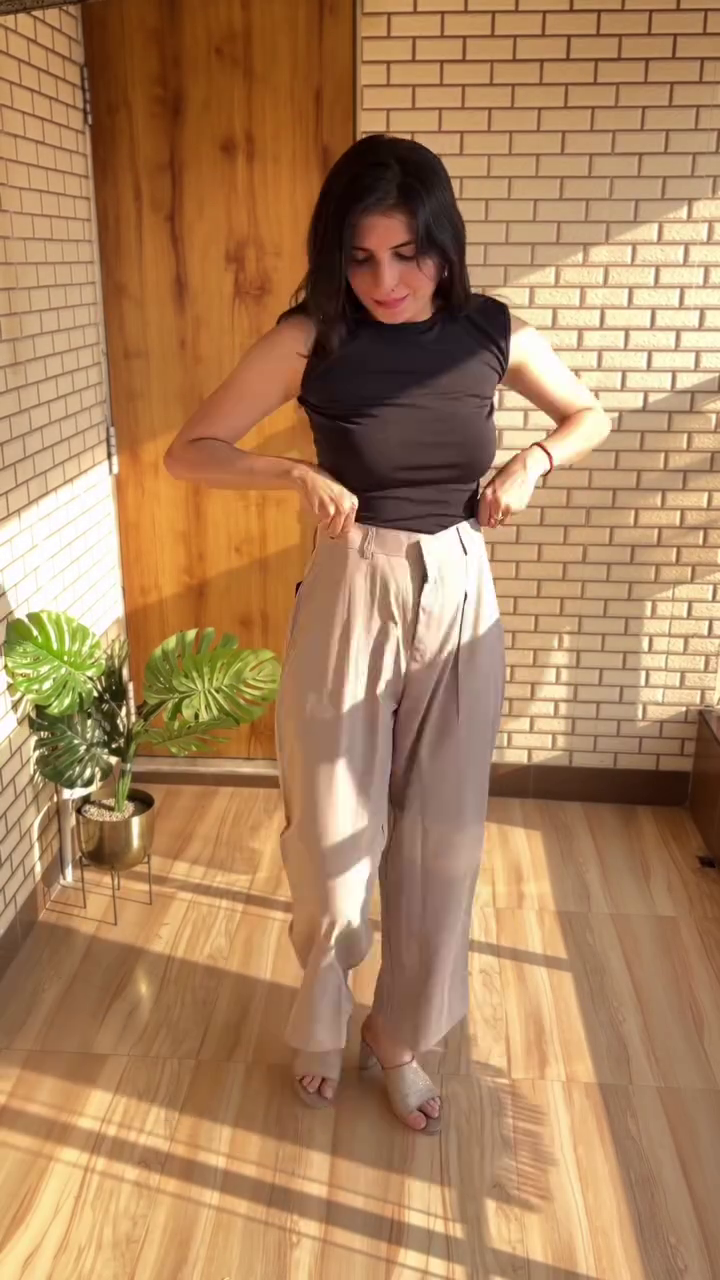 Women’s Relaxed Straight Fit Pleated High-Rise Korean Trousers – Chic, Comfortable & Effortlessly Stylish - Image 3