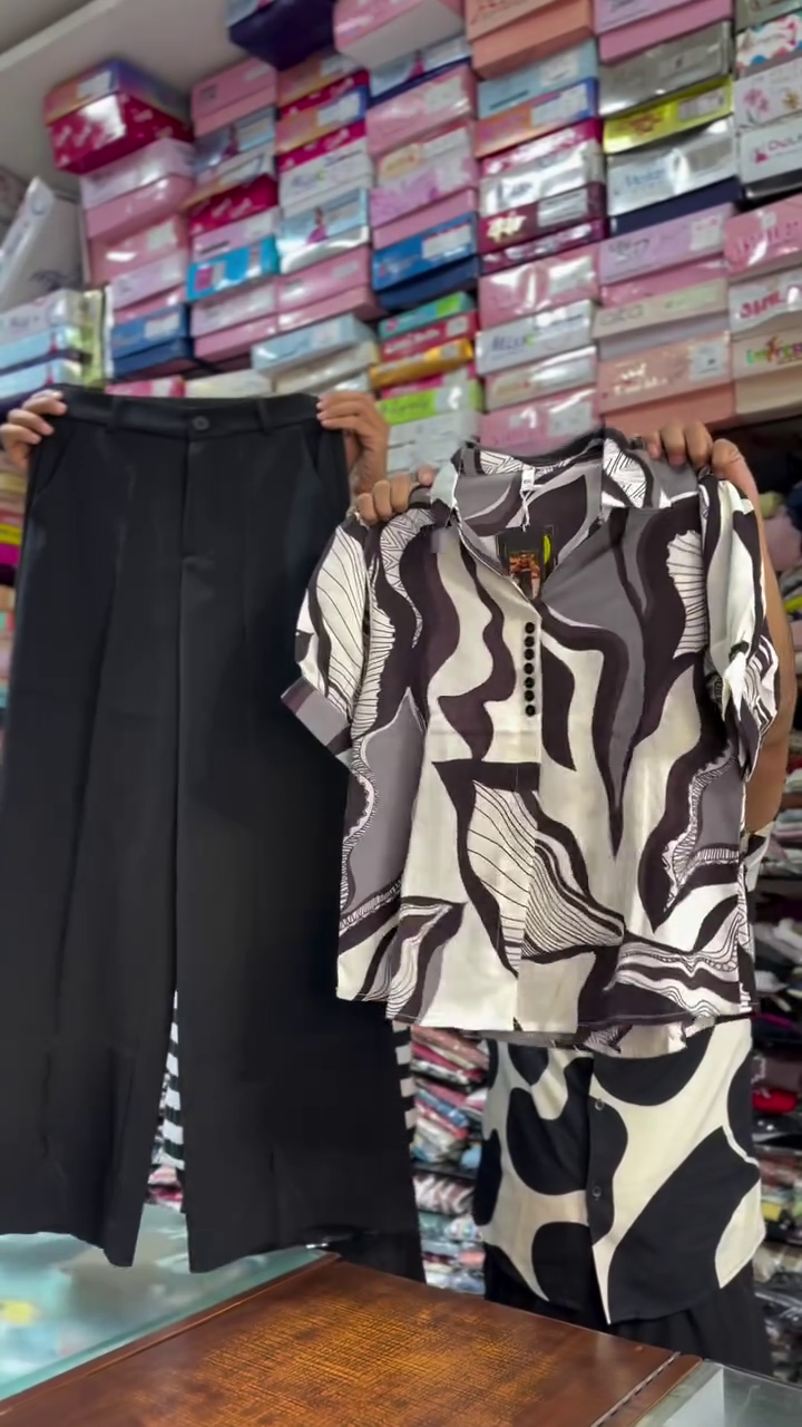 π€ Effortless Chic: White Wide-Leg Trousers with Printed Button-Down Shirt π€ - Image 3