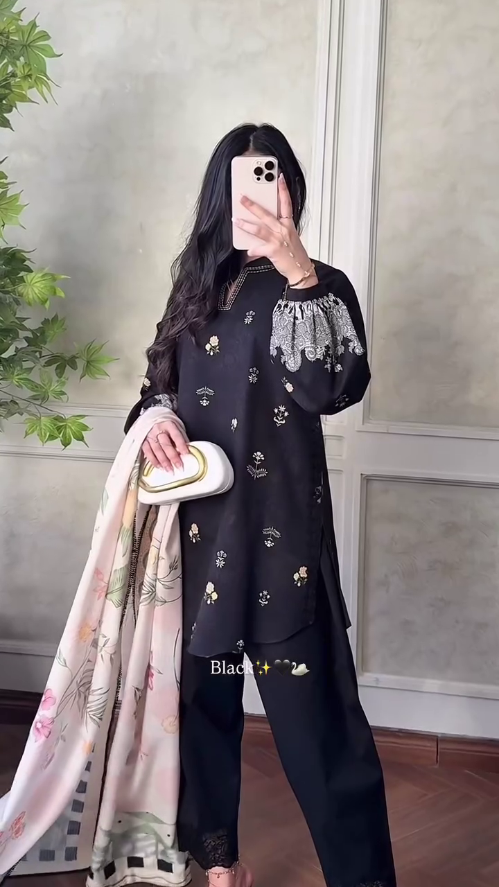 πΈ Effortless Elegance: Pink Floral Embroidered Lawn Suit Set πΈ - Image 2