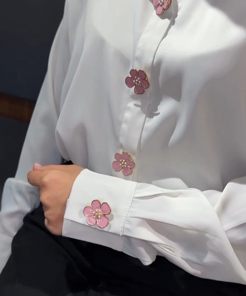 “Elevate Your Formal Look with Contemporary Flower-Shaped Cufflinks” 🌸👔