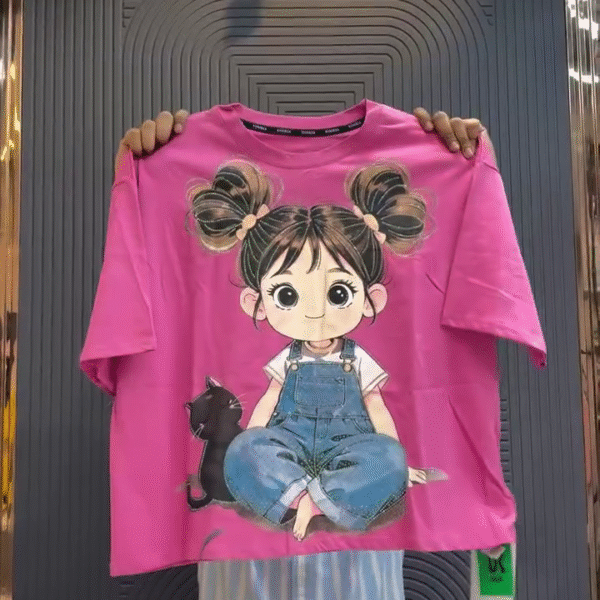 “Cute & Comfy: Pink Oversized Tee with Cartoon Girl & Black Cat Print” 🐱💖👕