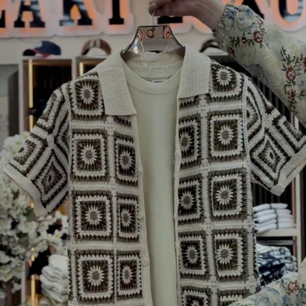 “Retro Revival: Men’s Vintage Crochet Shirt with Granny Square Design & Polo Collar” 🧶👔✨